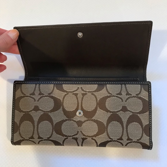 NWT Signature Coach Wallet Clutch 3H00027816 Color Khaki/Mahogany - Picture 7 of 9